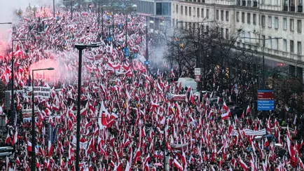 В Варшаве более 100 000 поляков вышли на Марш независимости