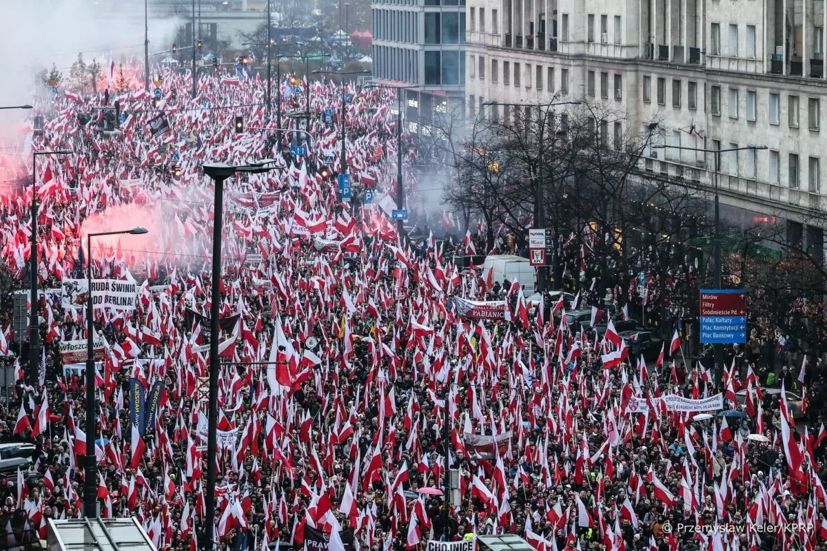 В Варшаве более 100 000 поляков вышли на Марш независимости