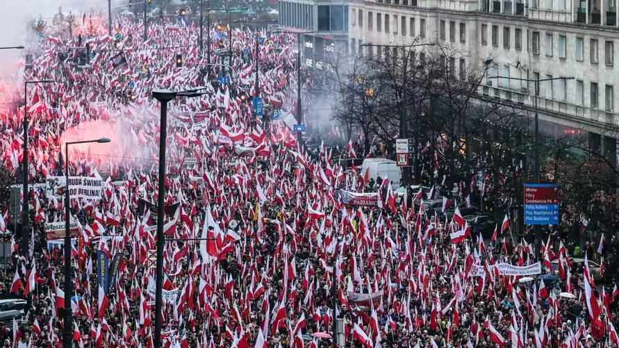 В Варшаве более 100 000 поляков вышли на Марш независимости