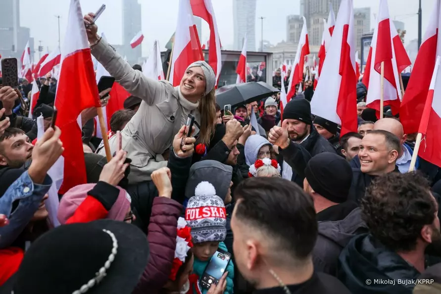 В Варшаве более 100 000 поляков вышли на Марш независимости