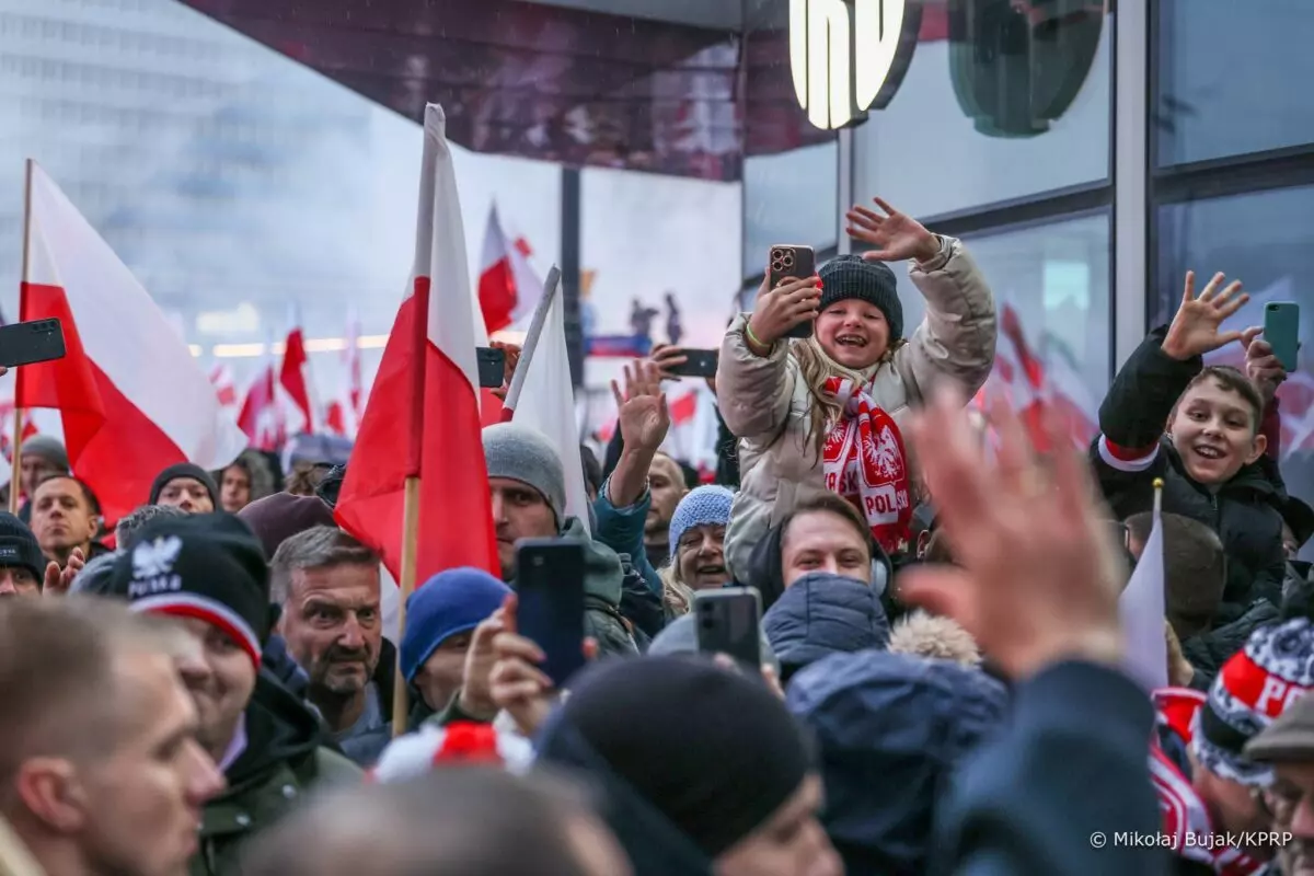 В Варшаве более 100 000 поляков вышли на Марш независимости