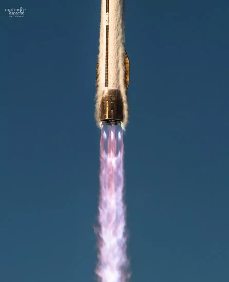 США запустили и успешно посадили ракету-«монстра» New Glenn