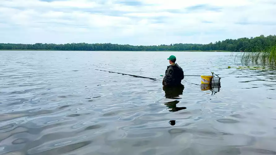 В Чехии рыбаков обвинили в издевательстве над рыбой. В Беларуси так делают все?