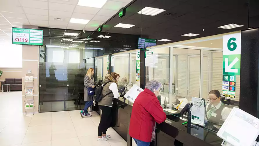 Живут одним днём? Беларусбанк исследовал, где берут деньги белорусы и на что тратят