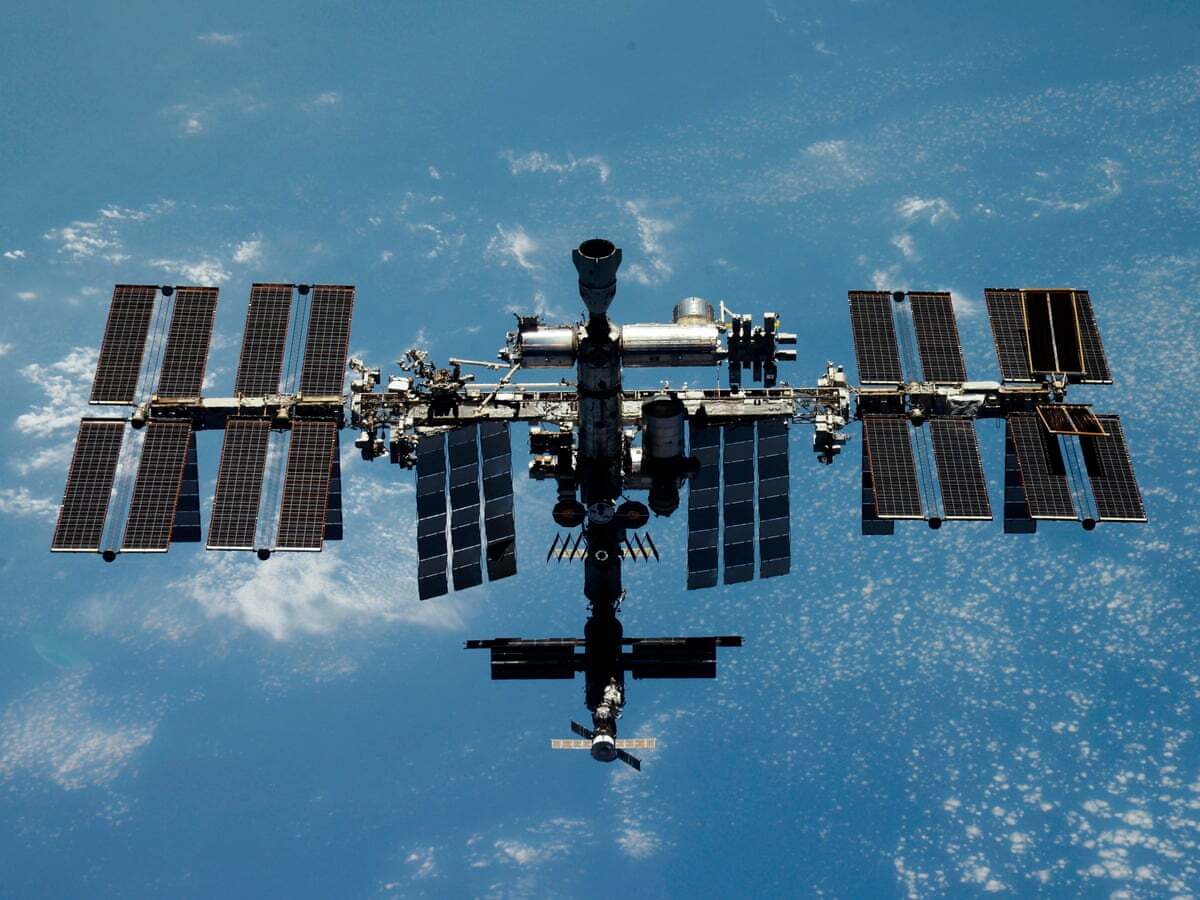 МКС отметила 25 лет. Где на Земле "Точка Немо", куда упадет станция размером с футбольное поле