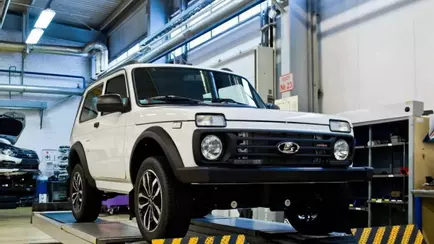 АвтоВАЗ привез на презентацию ржавую Lada Niva Sport