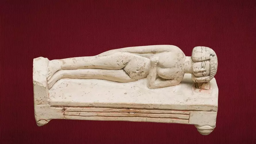 Просыпаться среди ночи — это нормально? Вот почему в древности люди практиковали два сна