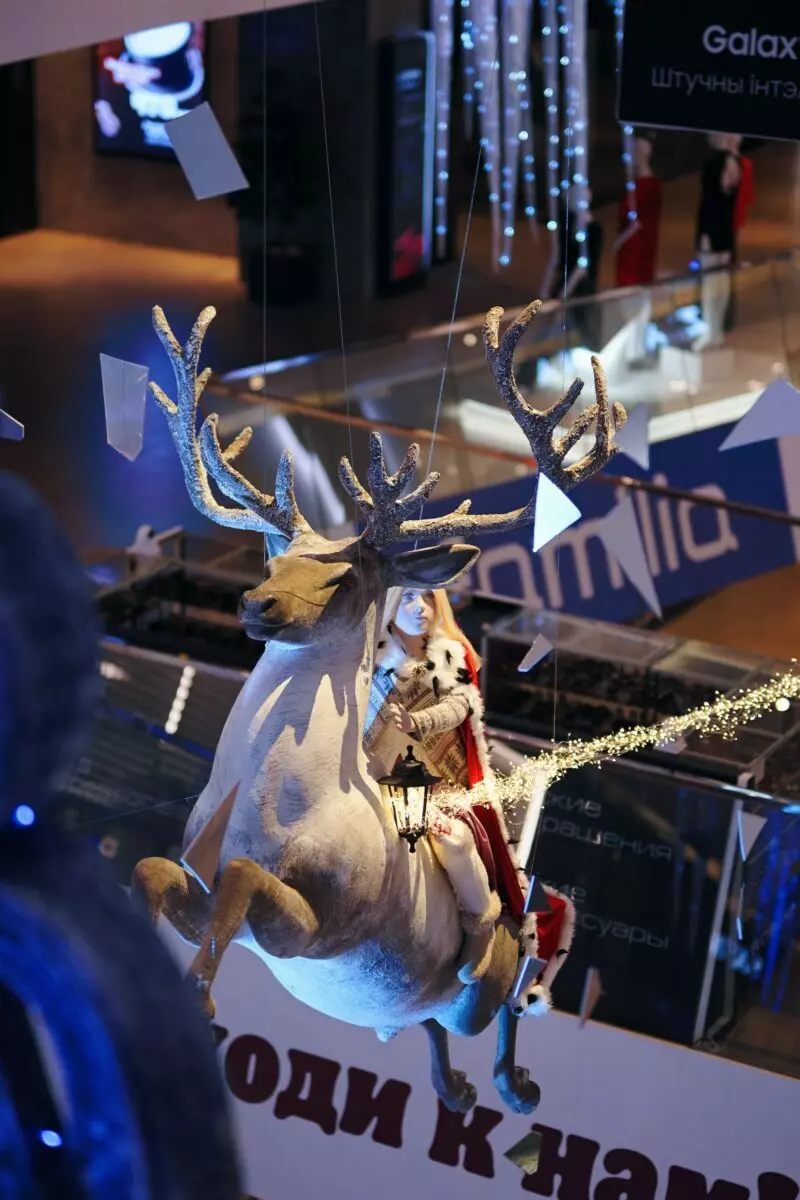 В Минске появилась 23-метровая статуя Снежной Королевы. Куда бежать на сказочную фотосессию?