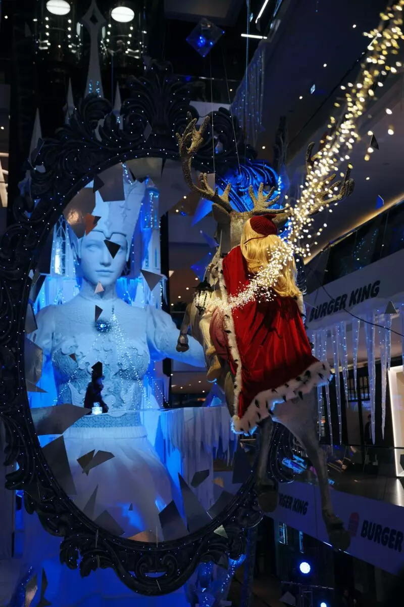 В Минске появилась 23-метровая статуя Снежной Королевы. Куда бежать на сказочную фотосессию?