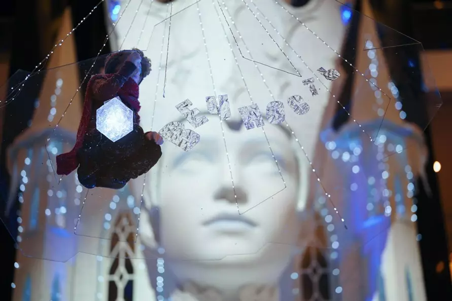 В Минске появилась 23-метровая статуя Снежной Королевы. Куда бежать на сказочную фотосессию?