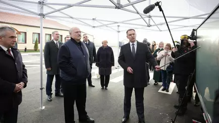 Лукашенко пообещал «скорые решения» для уехавших белорусов