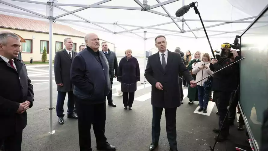 Лукашенко пообещал «скорые решения» для уехавших белорусов