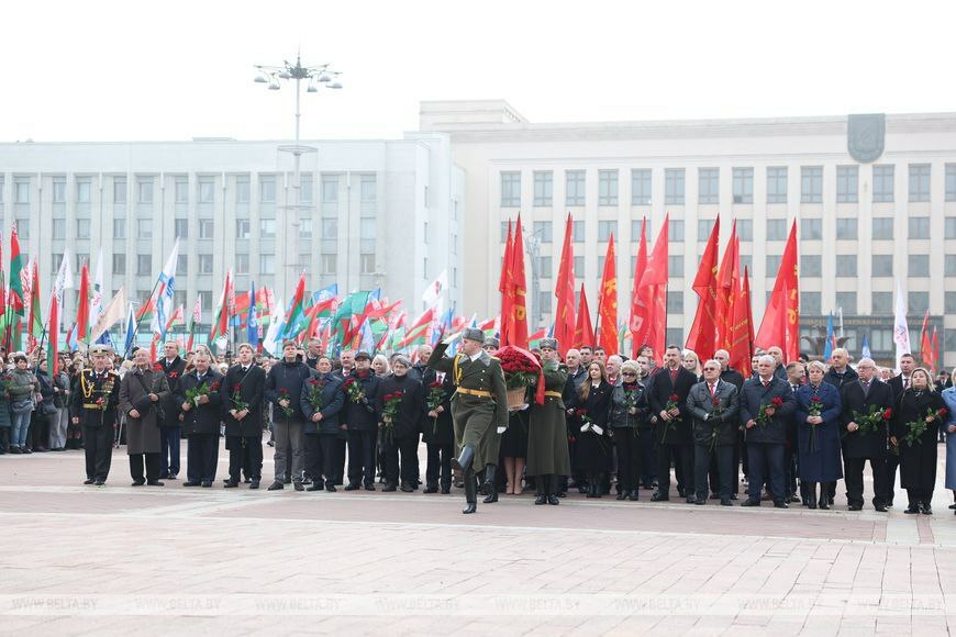 Лукашенко рассказал, почему большинство белорусов не празднуют 7 ноября