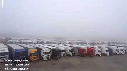 Минск распорядился свезти все литовские фуры в одно место. А что с водителями?