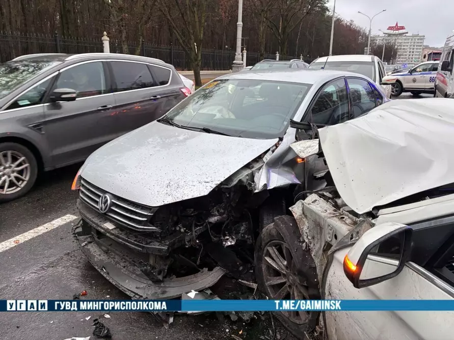 В Минске водитель BMW устроил два ДТП за две минуты, протаранив 8 машин