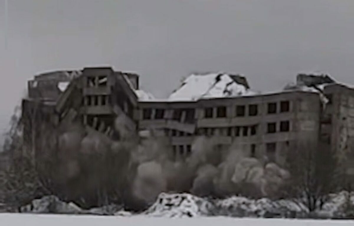 В Сморгони подорвали недостроенную 7-этажную гостиницу