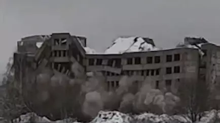 В Сморгони подорвали недостроенную 7-этажную гостиницу