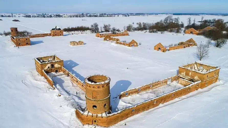 Белорусам предложили купить ферму-"замок" XIX века за 84 рубля