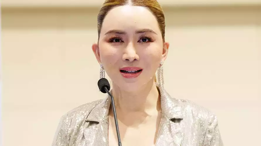 Суд выдал ордер на арест совладелицы "Мисс Вселенная". Что произошло на это раз?