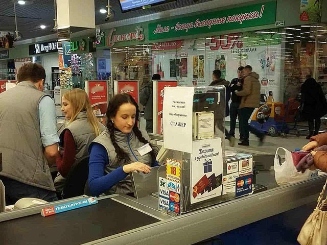 Сеть супермаркетов предложила белорусам отказаться от чеков на простых кассах. Как теперь делать возвраты?