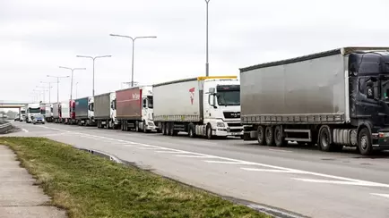 «У нас конфискуют транспорт» — Литовские перевозчики пожаловались на проблемы с оплатой стоянок в Беларуси