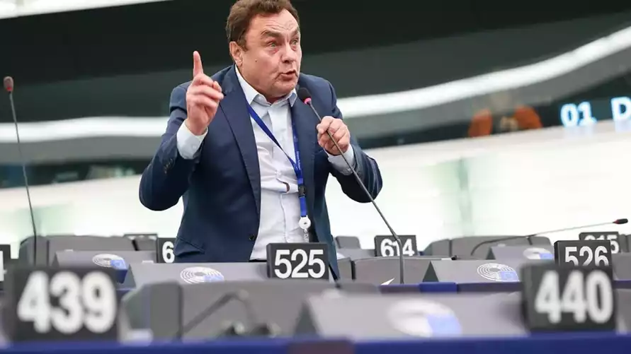 На фото литовский евродепутат Питер Гражулис в Европарламенте