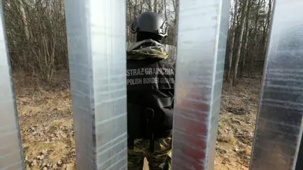 Польша решила построить на границе с Беларусью второй 4-метровый забор