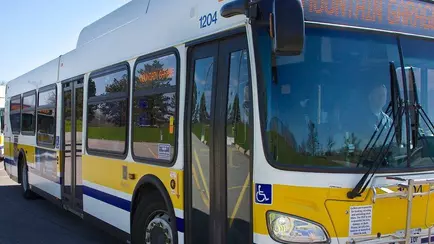 Мужчина угнал автобус с пассажирами и получил похвалу от ДПС