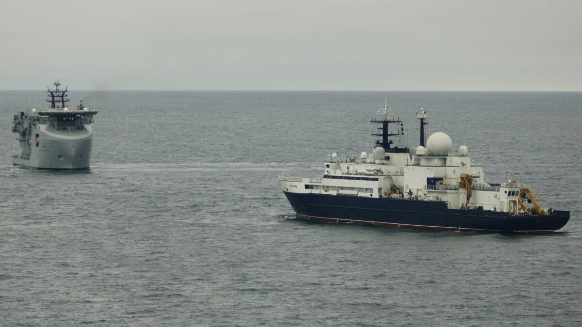 Великобритания обвинила российский корабль в атаке лазерами британских самолётов