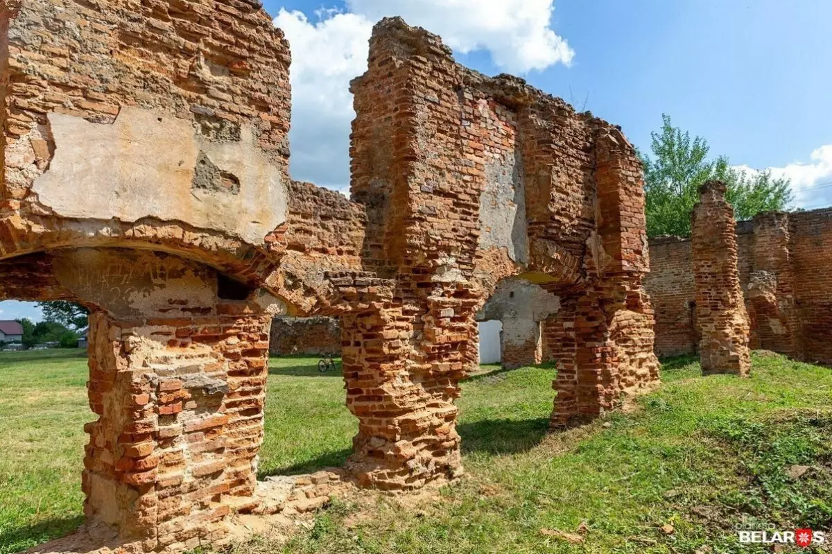 Белорусам предложили проспонсировать реконструкцию монастыря картезианцев в Березе. Что кроме ресторана планируют?