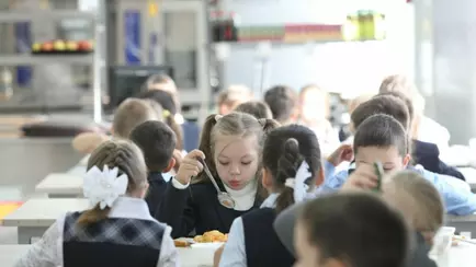 В НАН предложили кормить белорусских школьников мясо-растительной «рыбой». Это что?