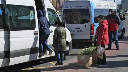 Лукашенко поручил заменить в Беларуси «вонючие» маршрутки автобусами и электробусами