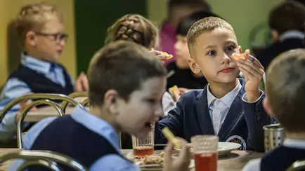 Иванец пообещал школьникам новое двухнедельное меню – «Должно подходить к домашнему»