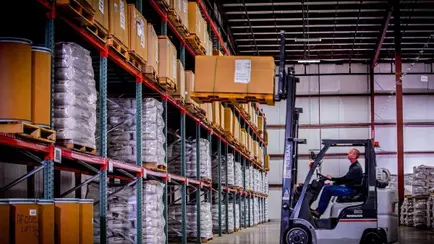 Белорусские предприятия накопили на складах продукции почти на 4 млрд долларов