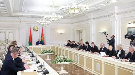 Лукашенко предупредил чиновников об опасности конфликта с «другим президентом»