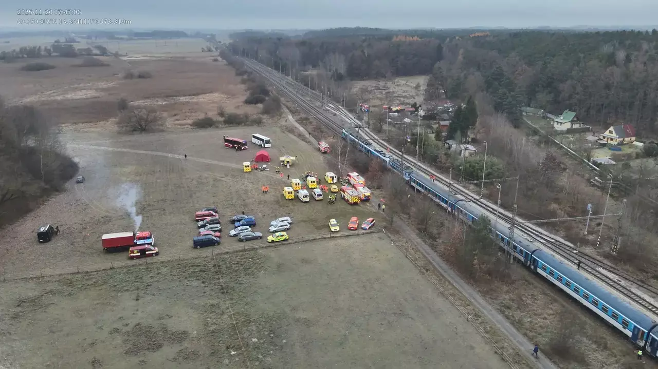 В Чехии лоб в лоб столкнулись пассажирские поезда