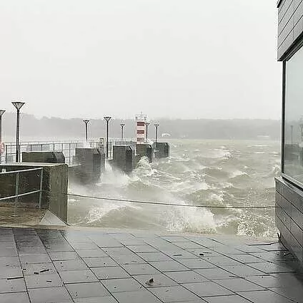 Литву накрыл почти ураган. Доберется ли до Беларуси?