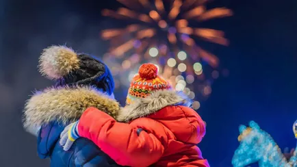 Кому в Беларуси всё-таки можно взрывать петарды и запускать салюты, а за что — уголовка
