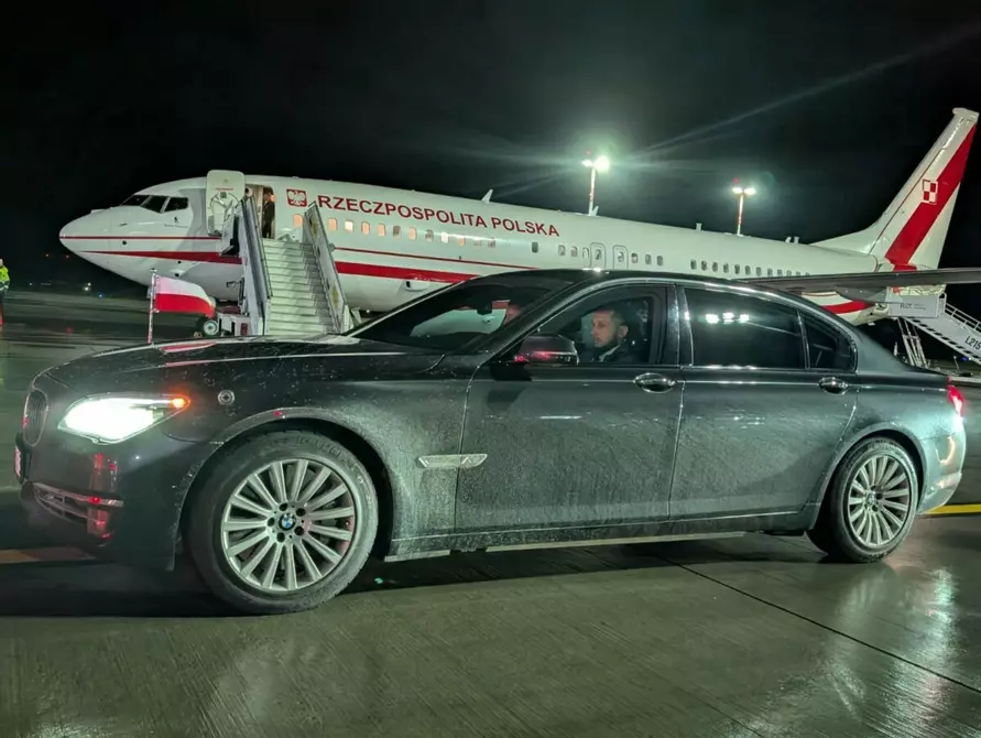 В Польше разразился скандал из-за грязной машины президента Навроцкого