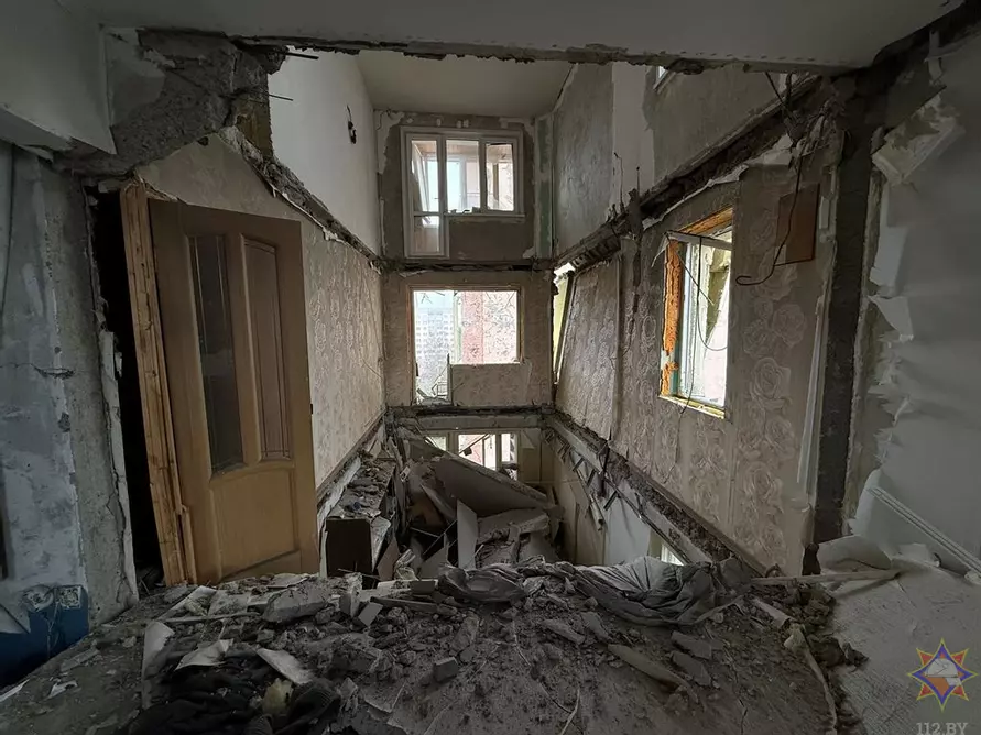 Спасатели решили разобрать верхние этажи пострадавшего дома в Гомеле