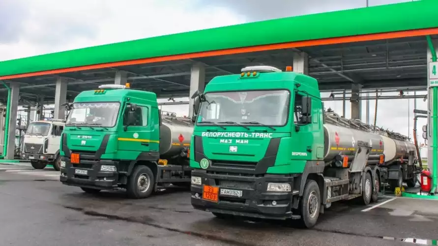 "Белоруснефть" ищет водителей сразу в 6 городах Беларуси. Где пообещали зарплату выше средней по стране?