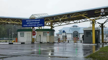 Таможня предупредила белорусов о штрафах до 1260 рублей за петарды в багаже. А кому можно?