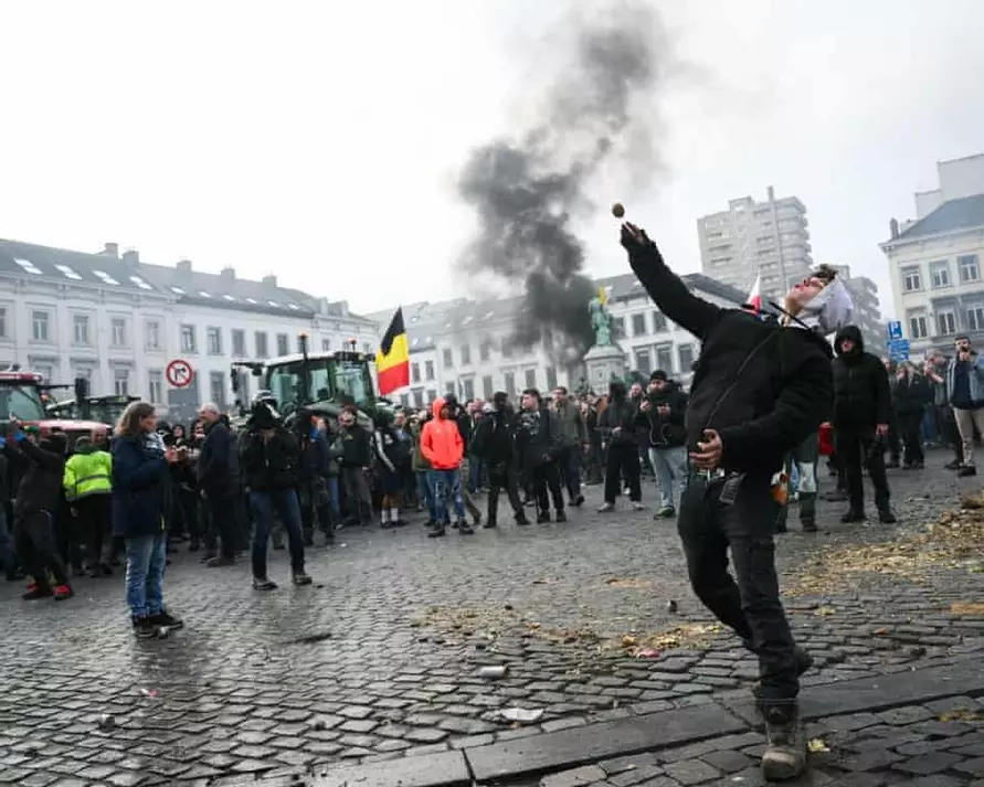 Фермеры забросали картошкой полицию во время протестов на фоне саммита ЕС
