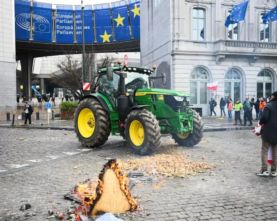 Фермеры забросали картошкой полицию во время протестов на фоне саммита ЕС