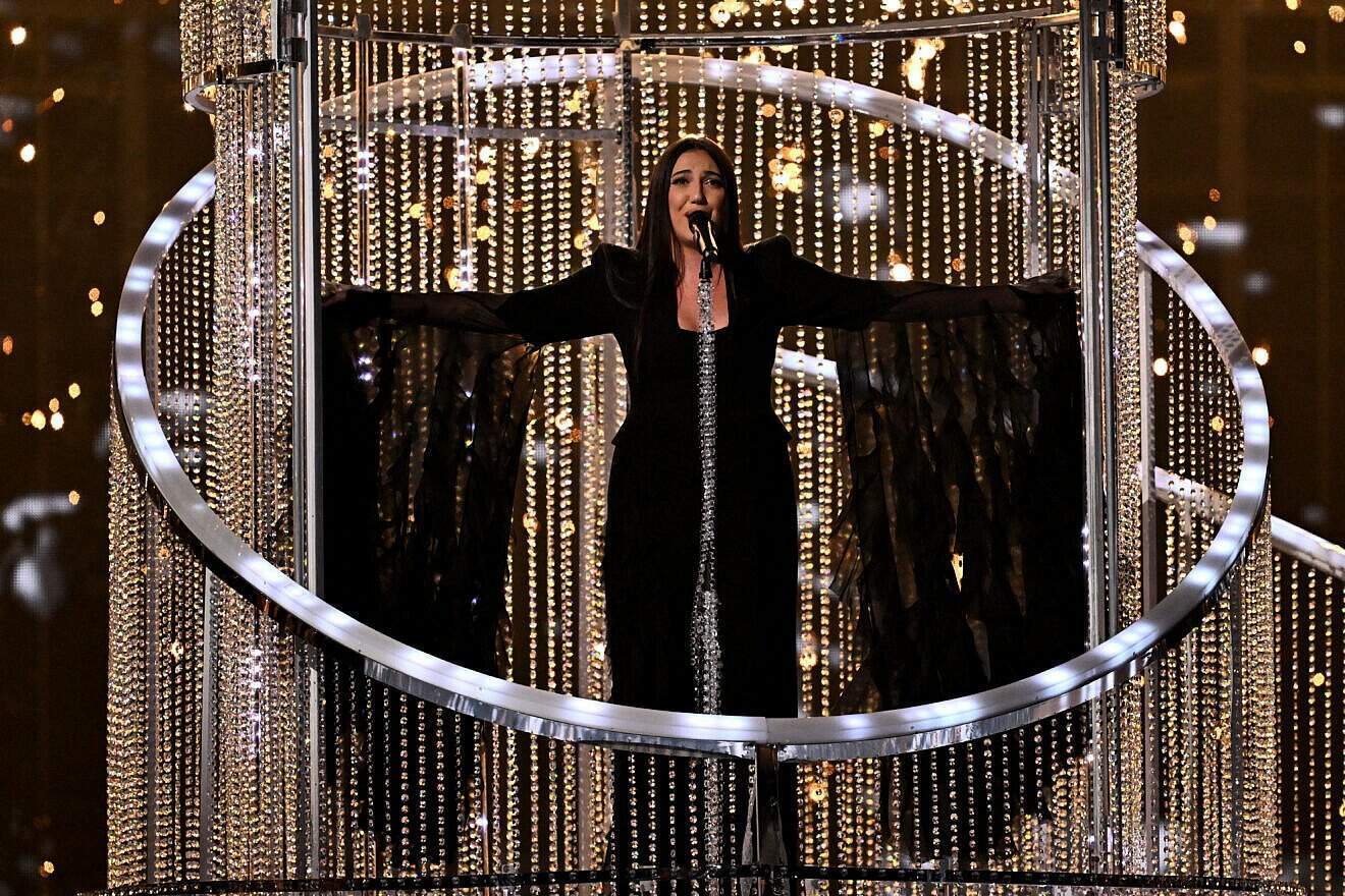 На фото Юваль Рафаэль, представитель Израиля на "Евровидении-2025"