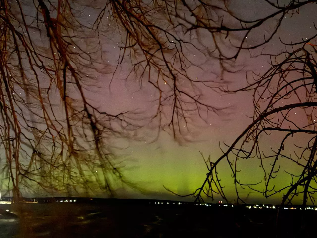 Над Беларусью снова заметили северное сияние