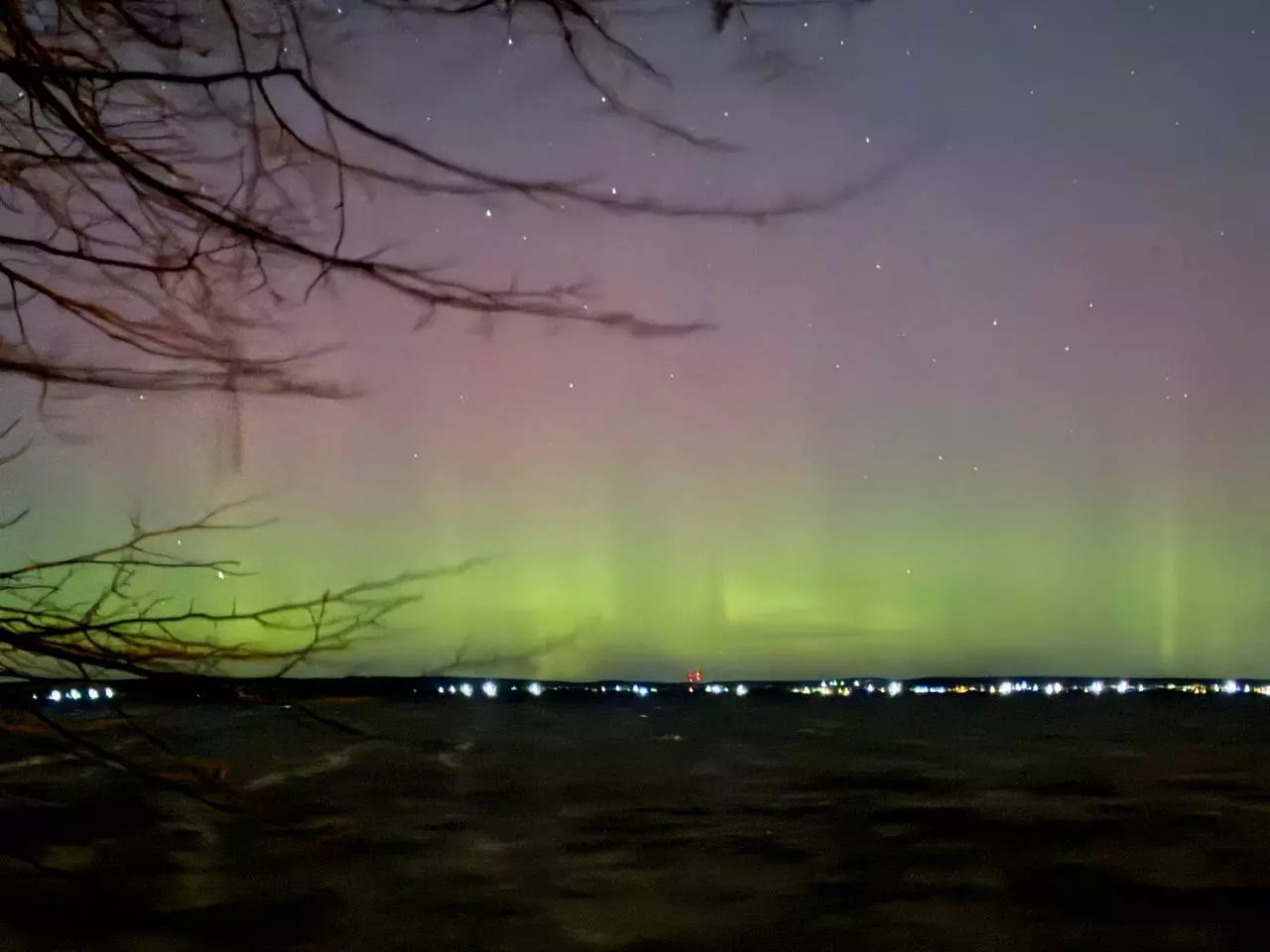 Над Беларусью снова заметили северное сияние