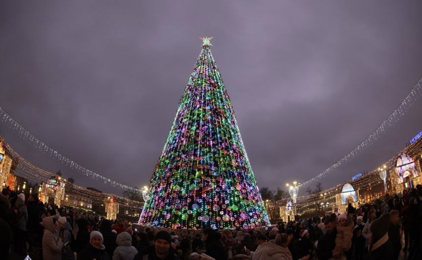 В Минске зажгли главную ёлку Беларуси