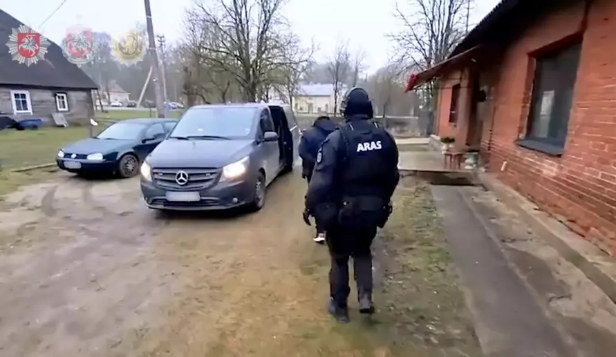 В Литве начались массовые облавы и обыски у контрабандистов белорусских сигарет