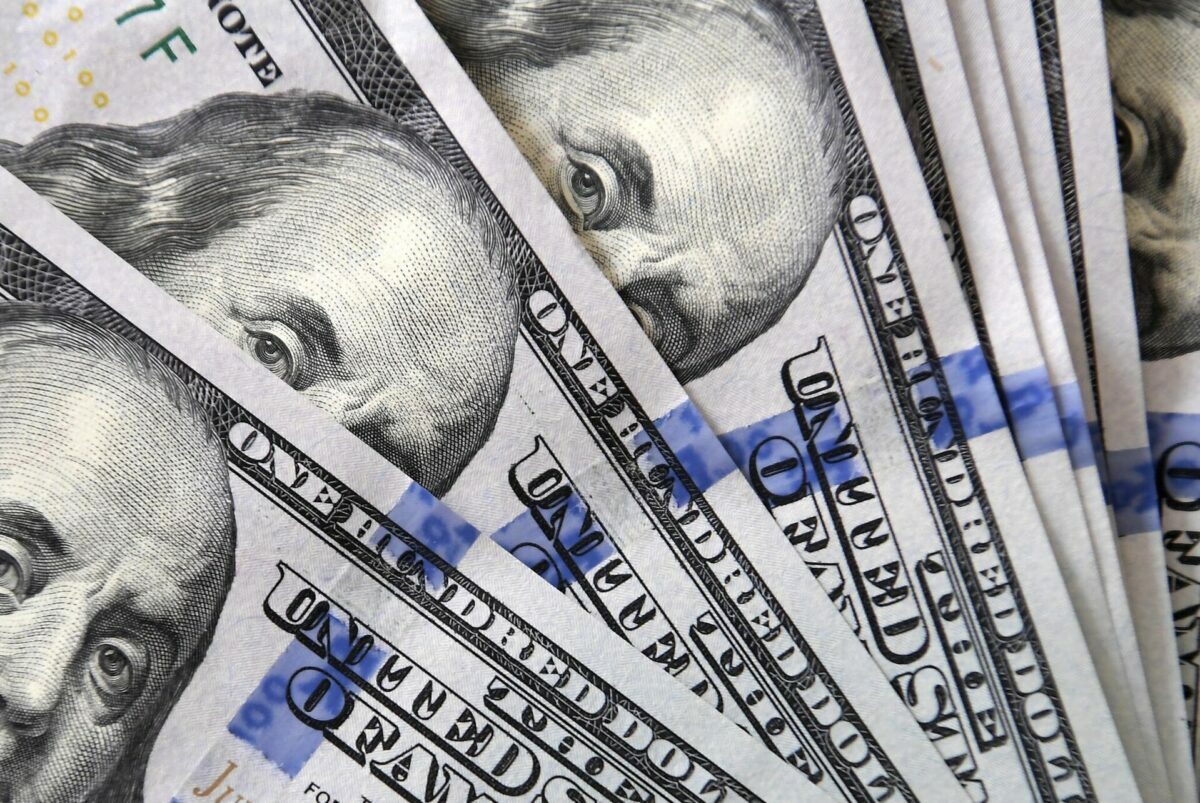 Отказывается ли мир от доллара? Появились данные о том, в чём хранят ЗВР страны мира